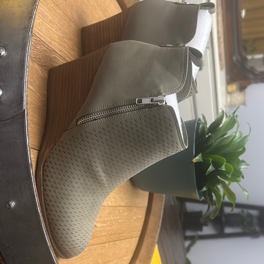 Dolce Vita Guston, Sage Ankle Booties